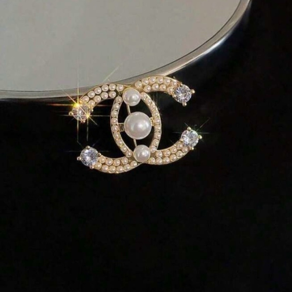 Luxury CC Brooch, Chic Faux Pearl, Gold Tone Lapel Pin New